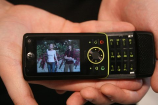 Illustration for article titled 3GSM 2007: I Heart Motorola's Z8 Banana-Slider and Q9 Smartphone